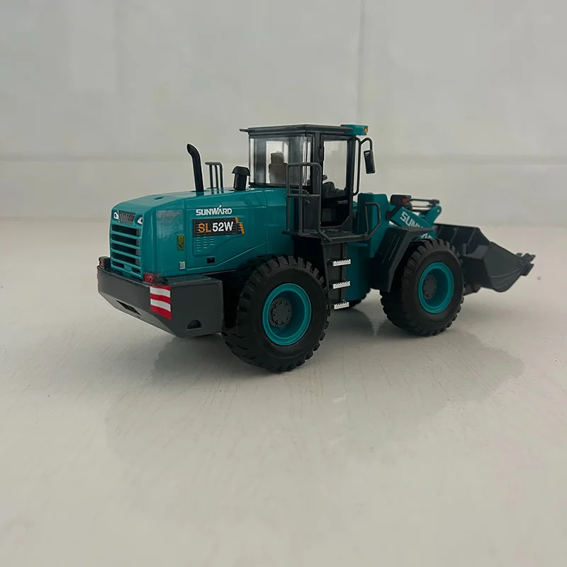 Фото Масштабная модель электрического погрузчика SUNWARD SL62W 1:35, коллекционная, из сплава, для декора №3