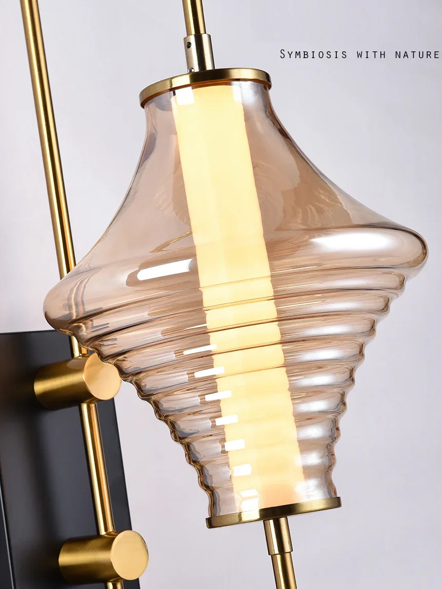 Минималистичный стеклянный настенный светильник LASHA |