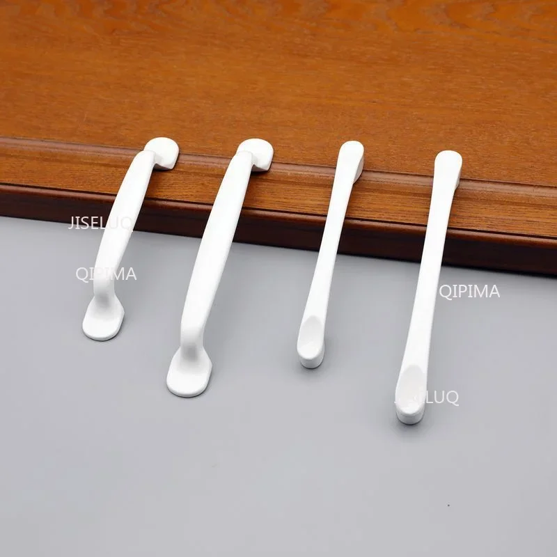 Металлические ручки для шкафов