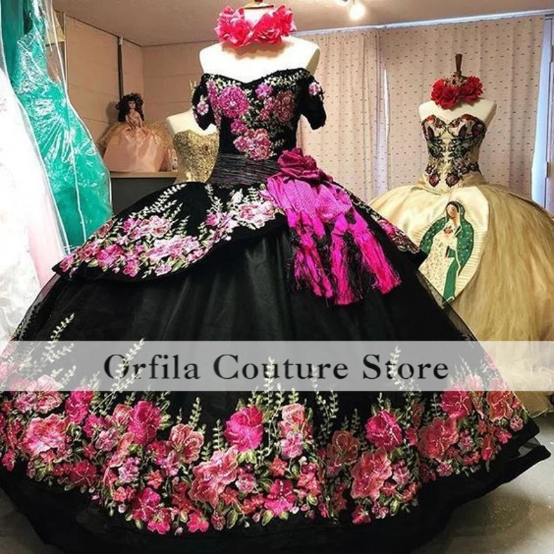 Фото Мексиканские черные платья Quinceanera, пышная юбка с аппликацией, милое платье 16, длинные платья 15, бальное платье, платья для выпускного вечера №1