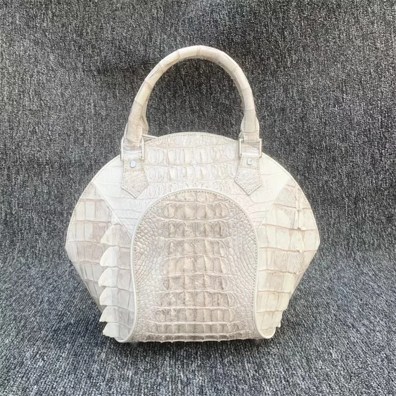 Рисунок 2 - Женская сумка-хобо из натуральной крокодиловой кожи