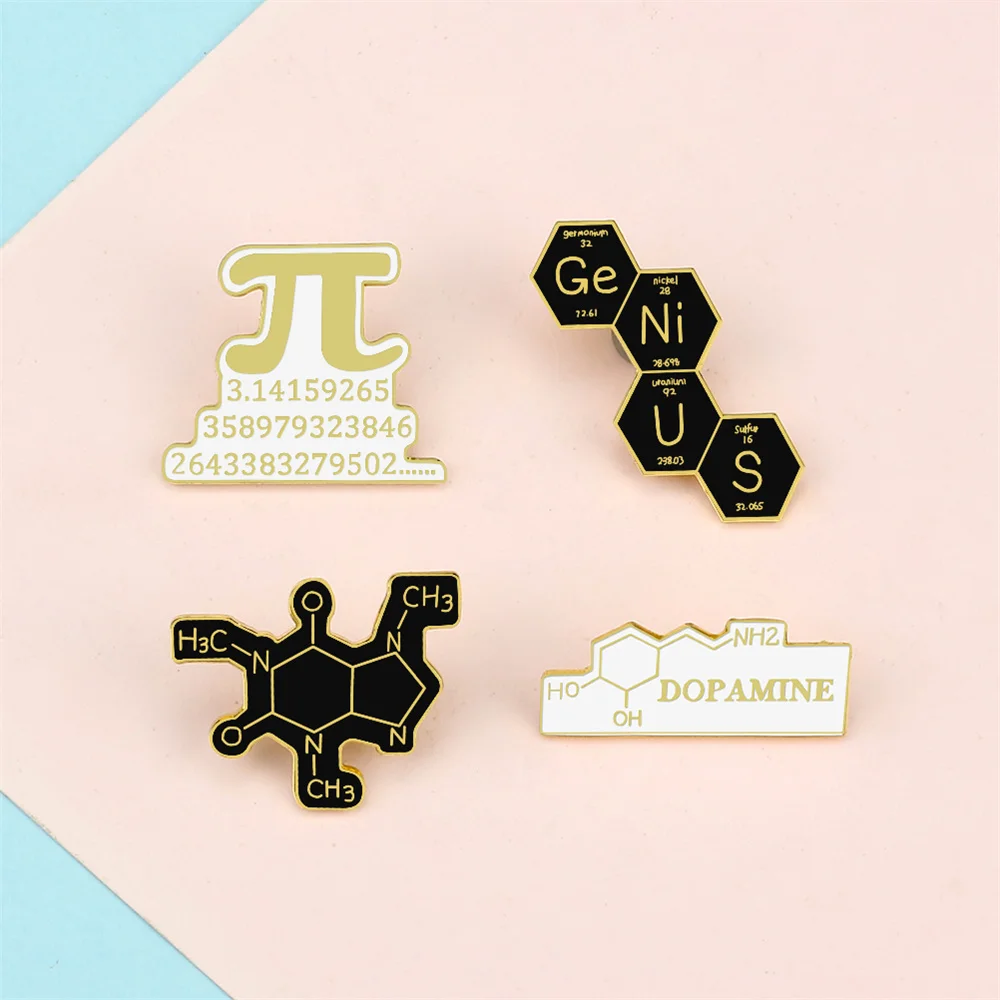 Женская эмалированная брошь в виде двух предметов черные и белые металлические