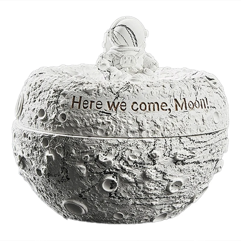 

Moon Astronaut Ashtray Creative Anti Fly Ash Household with Lid Ashtray Home Decoration Gift for Boyfriend