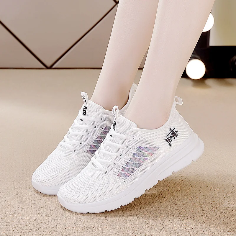 middle-aged sports shoes women's 2023 new lightweight running shoes women shock-absorbing comfortable mother shoes travel shoes