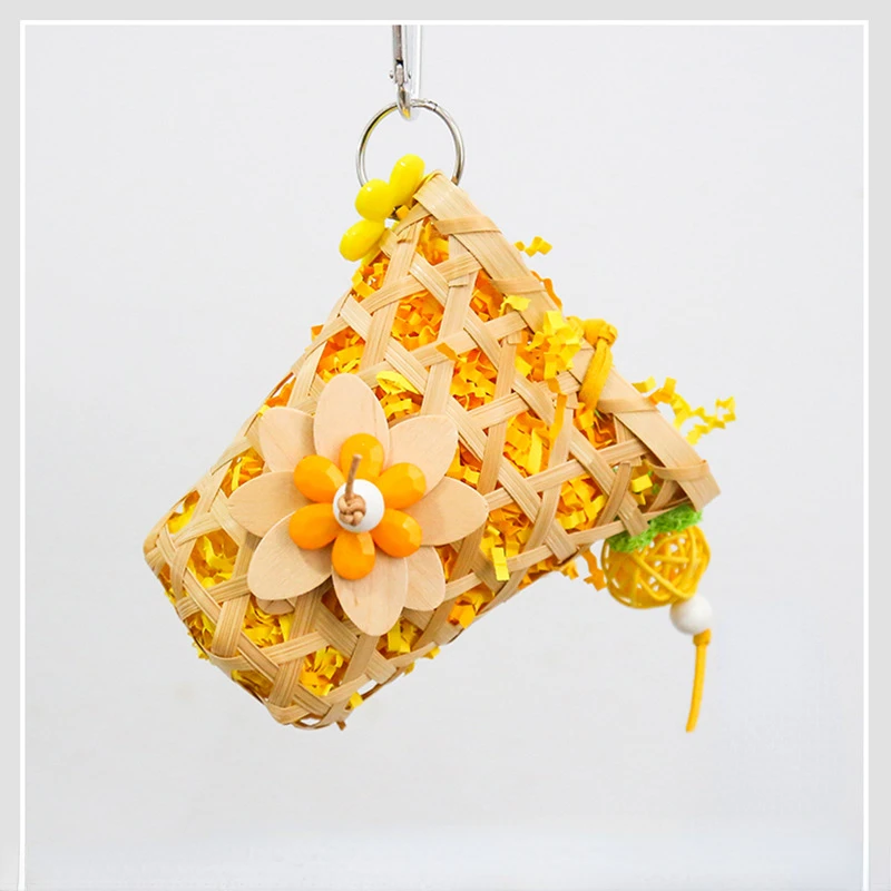 Набор игрушек для птиц и попугаев разноцветный измельчитель кормление разные