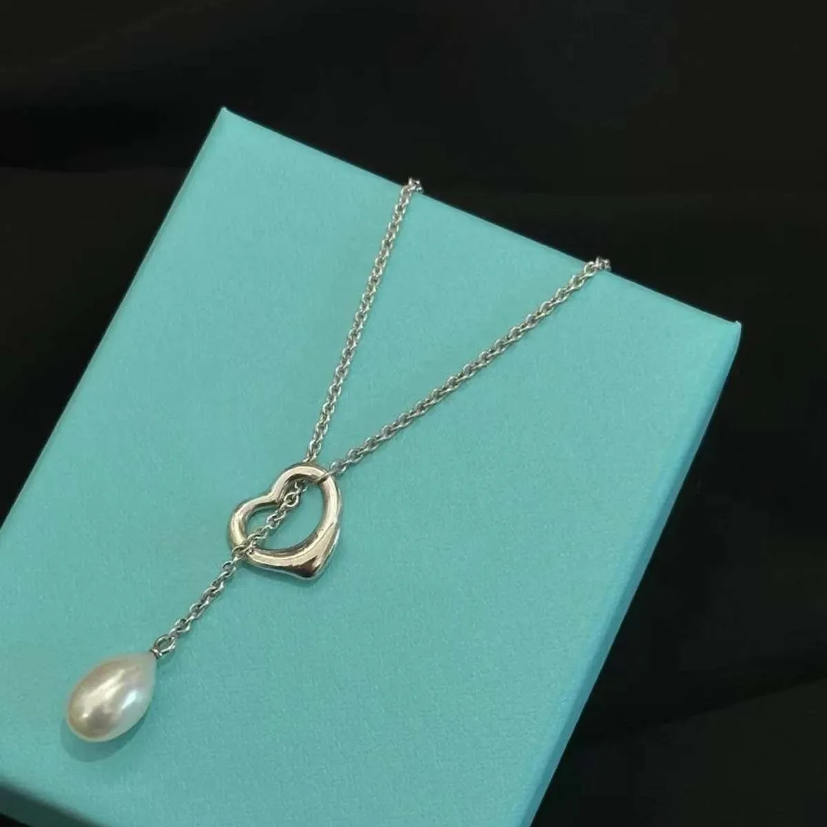 Роскошный элегантный достойный модный элитный изысканный простой в Instagram-стиле