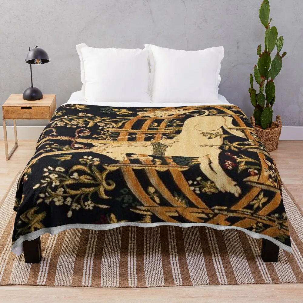 Единорог в клетке на средневековом гобелене Плед теплое зиму Декоративные