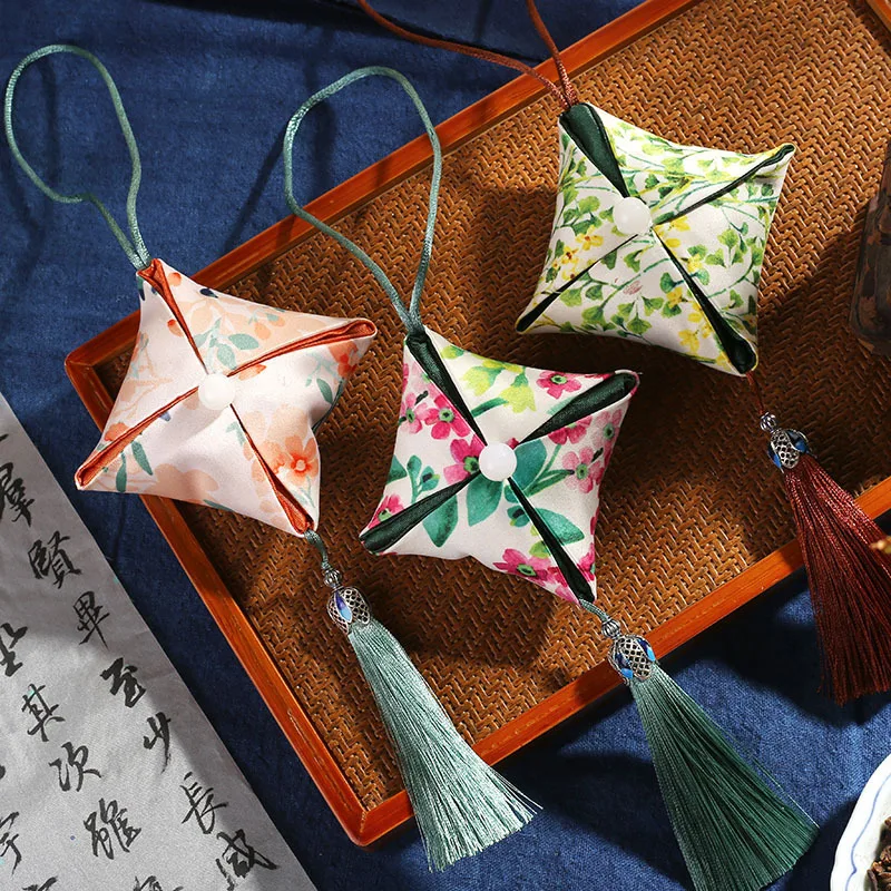 

Chinese wind silk printing four-angle incense bag Dragon Boat Festival incense bag Hanfu accessories carry-on ornaments