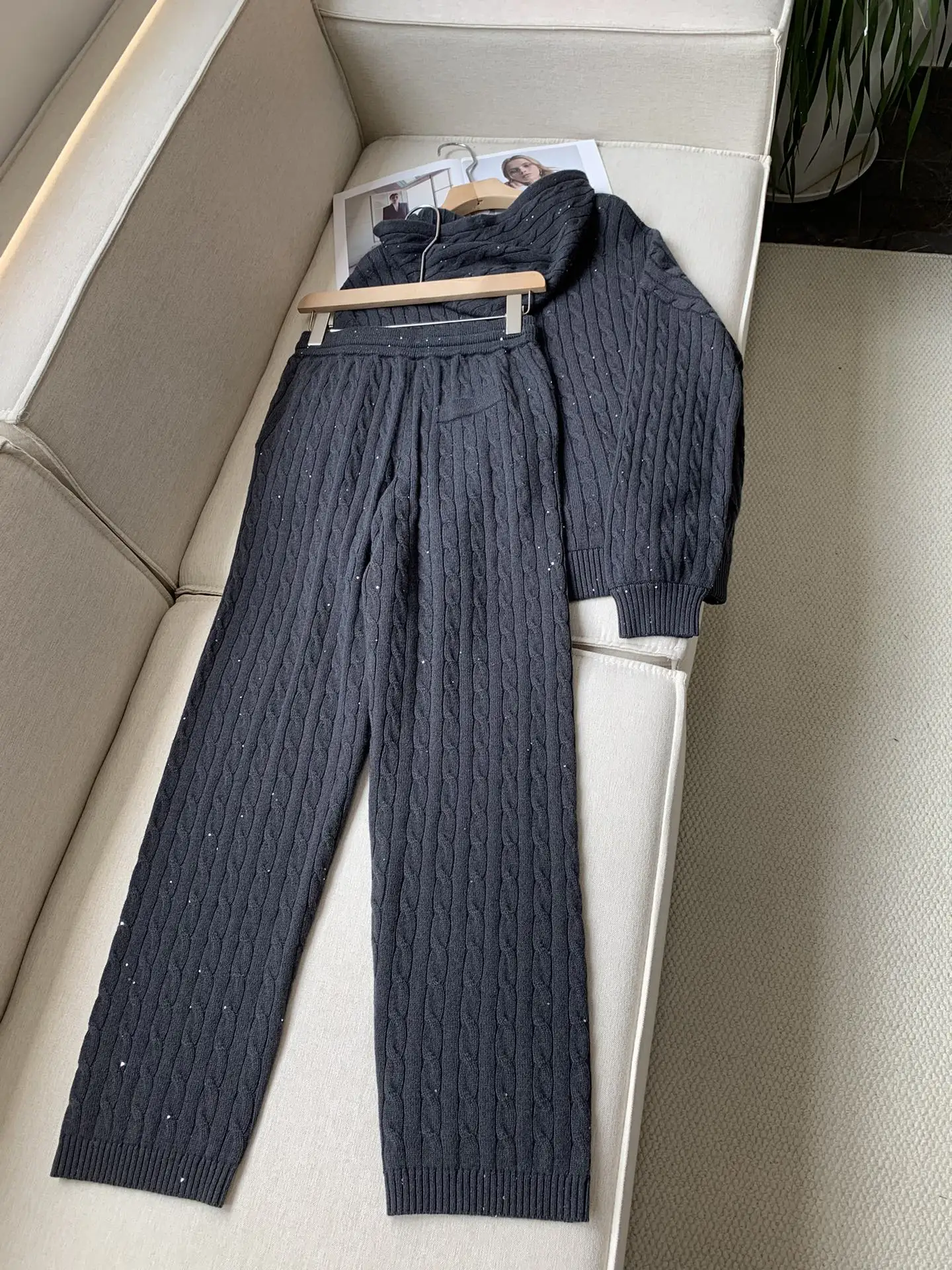 Новая высококачественная куртка с капюшоном блестками и бисером для осени зимы +