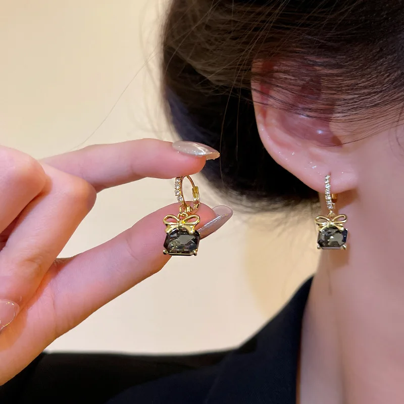

Flash Diamond Black Zircon Square Bowknot Pendant Earrings for Women Shiny Crystal Rhinestone Ear Buckle Jewelry Birthday Gift