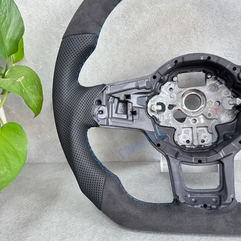 Фото Перфорированный руль из кожи алькантары для Volkswagen Golf MK7 7.5 GTI GTD GTE R Polo RLine с синим возвратом логотипа №5