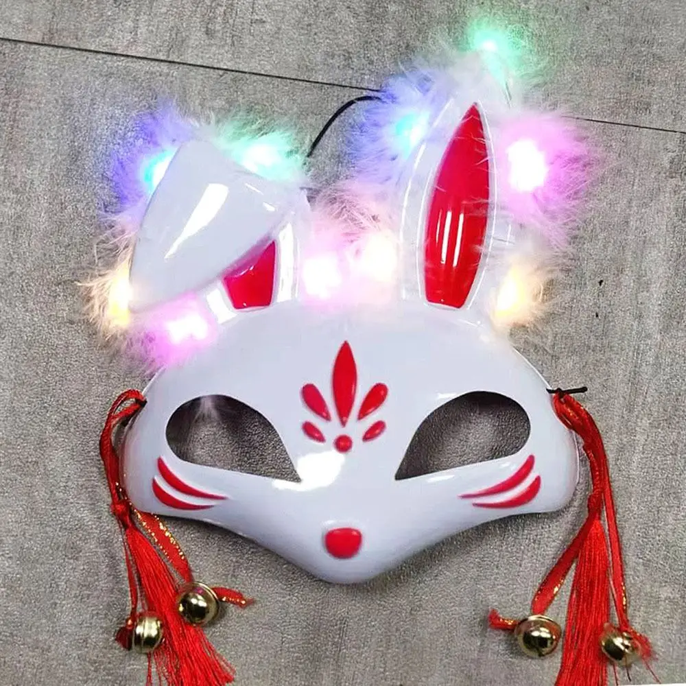

Милая светящаяся маска на половину лица в виде кролика из японских животных с колокольчиками окрашенная маскарадная светящаяся маска для косплея фотография