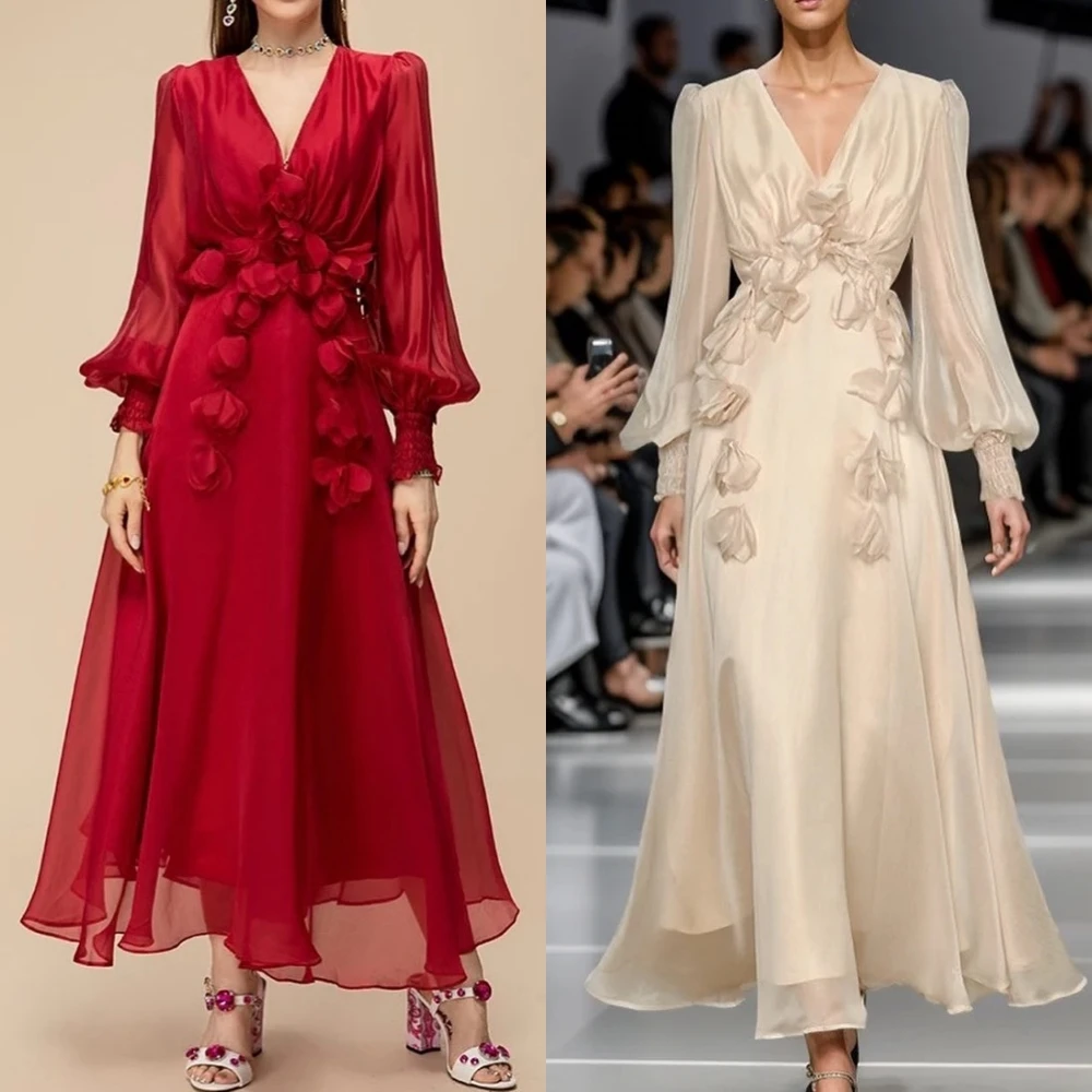 Женское атласное платье-миди с рюшами V-образным вырезом