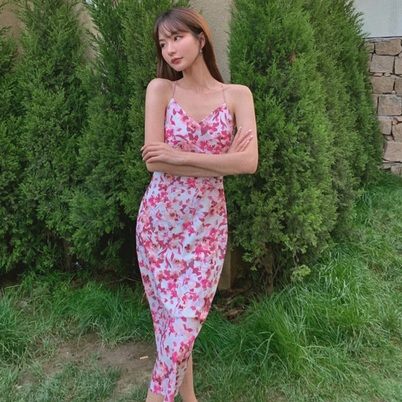 

Женское летнее платье с V-образным вырезом, средней длины