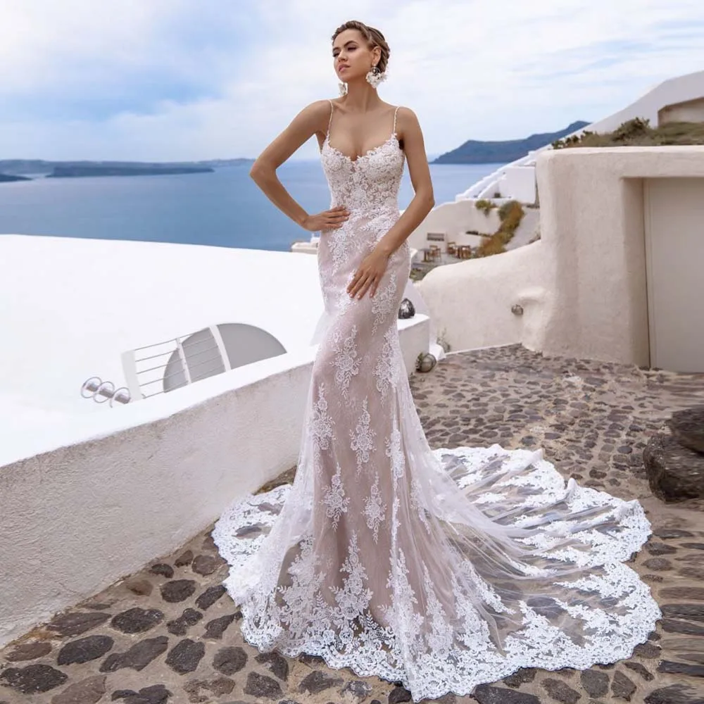 

Elegant Wedding Dresses 2022 New Lace Appliques Beading Bridal Gown V-Neck Spaghetti Straps Backless Button Bride Gown For Women