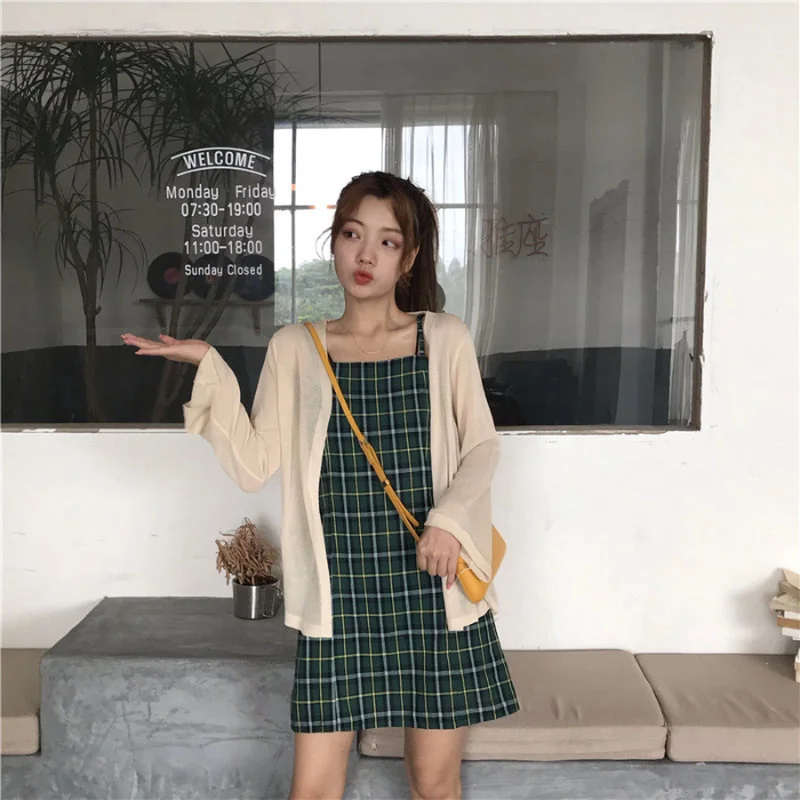 Летнее приталенное платье в клетку на бретелях для женщин красивое модное