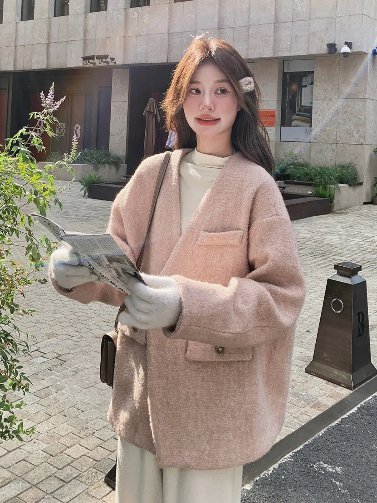 Женское шерстяное пальто розовое с V-образным вырезом новинка зимы 2024 маленькое