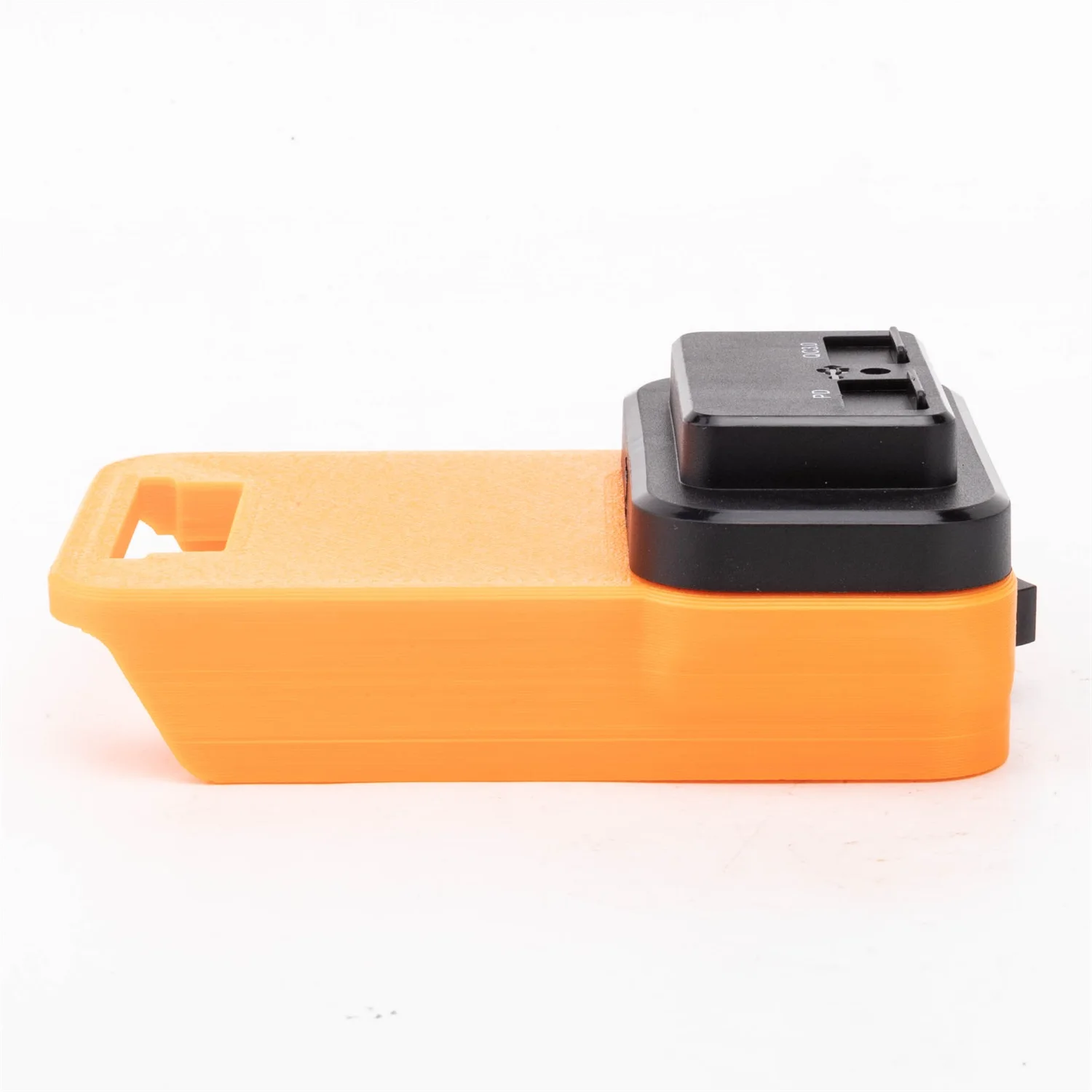 Фото Быстрое зарядное устройство для литий-ионных аккумуляторов BLACK+DECKER 20V с USB-портом PD/QC3.0 для зарядки телефона (не зарядное устройство) №4