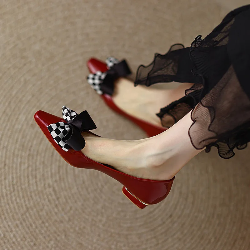 

Туфли женские демисезонные на низком каблуке, лакированная кожа, заостренный носок, плоская подошва, элегантные, банкетные, бордовый цвет, размеры 34-39