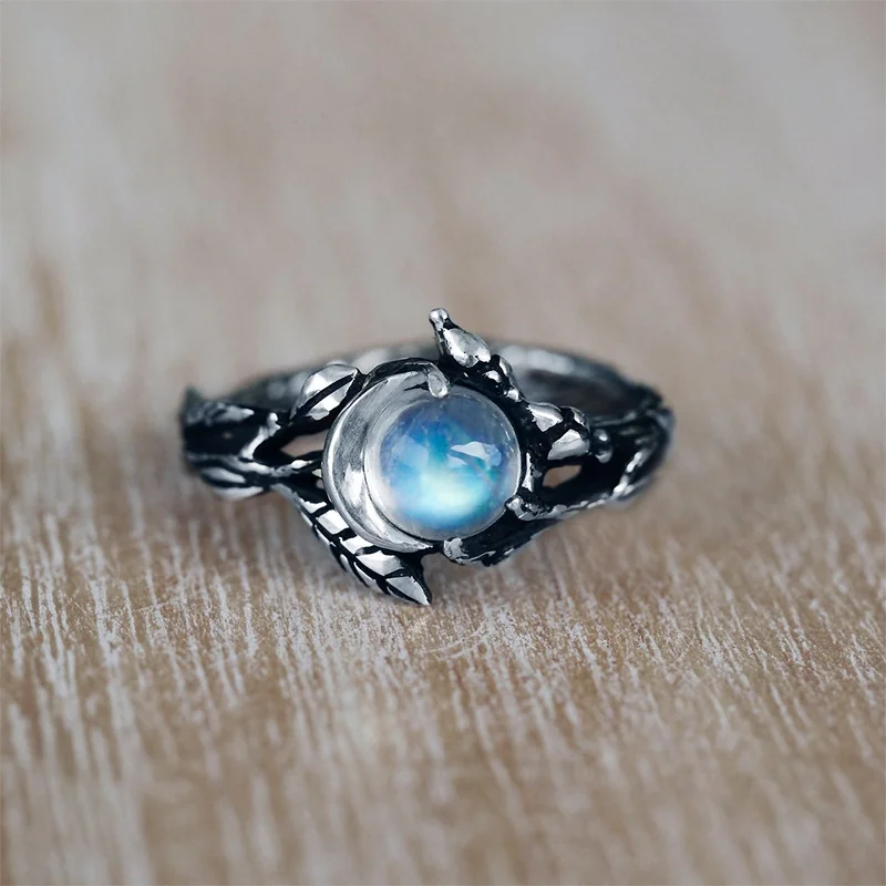

Vintage Black Leaves Inlaid Natural Stone Rings for Women Creative Carving Ring Women Anniversary Party 2021 Jewelry