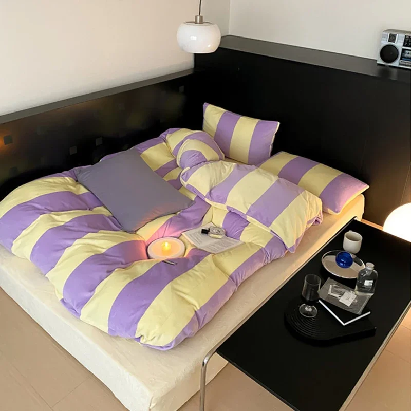 

Комплект постельного белья из флиса с пододеяльником и наволочками