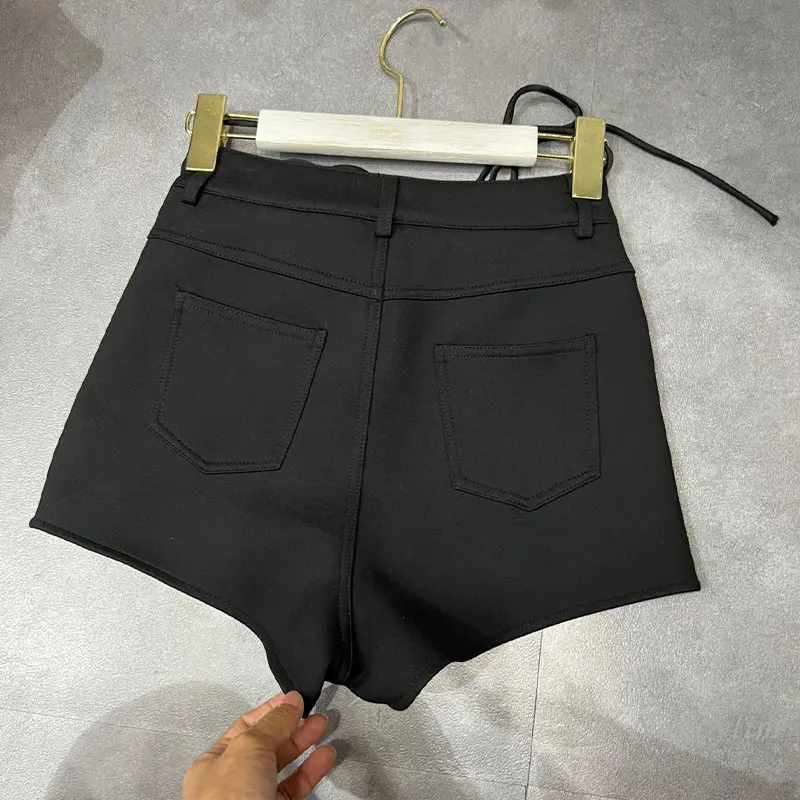 2023 Summer Flowers Belt Waist Shorts Womens New Fashion Regular Show Long Legs All-Match Solid Color Shorts Black