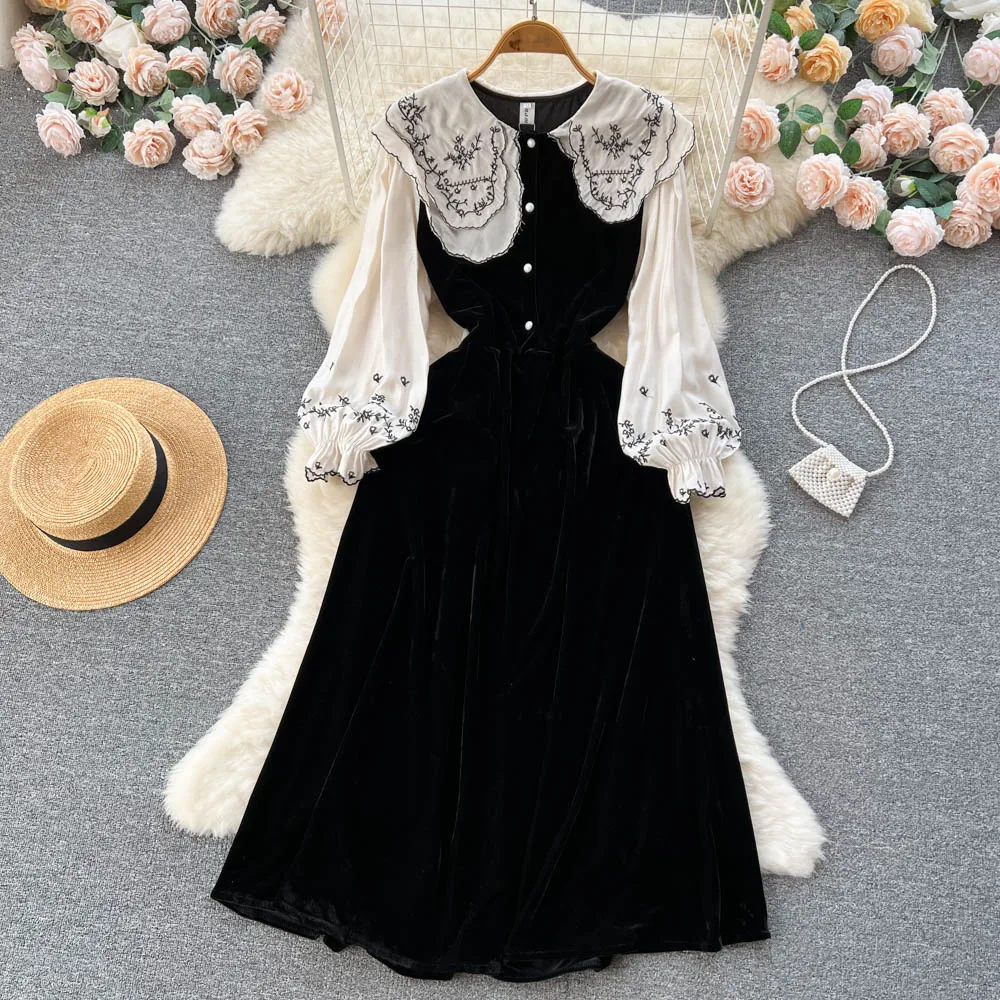 

Korean Version of the Heavy Industry French Embroidery Doll Big Lapel Collar Collision Color Fake Two Pieces Waist Velvet Dress