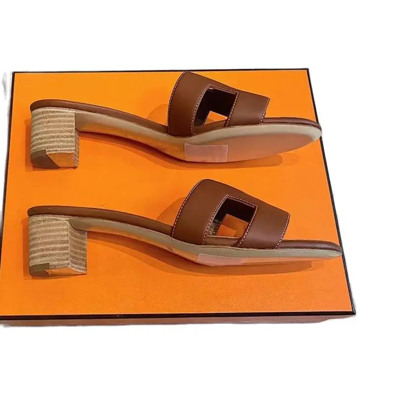 

Женские шлепанцы из натуральной кожи, на высоком каблуке