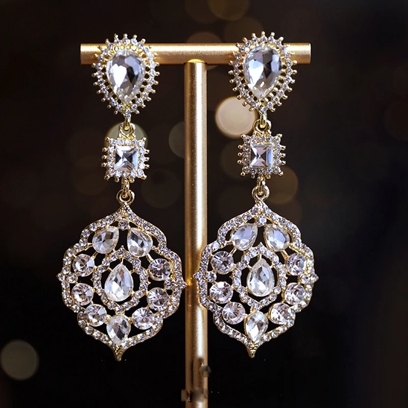 New European and American Baroque Flash Diamond Earrings Show Slim Bride Earrings Personalized Modeling Accessories for Dinner