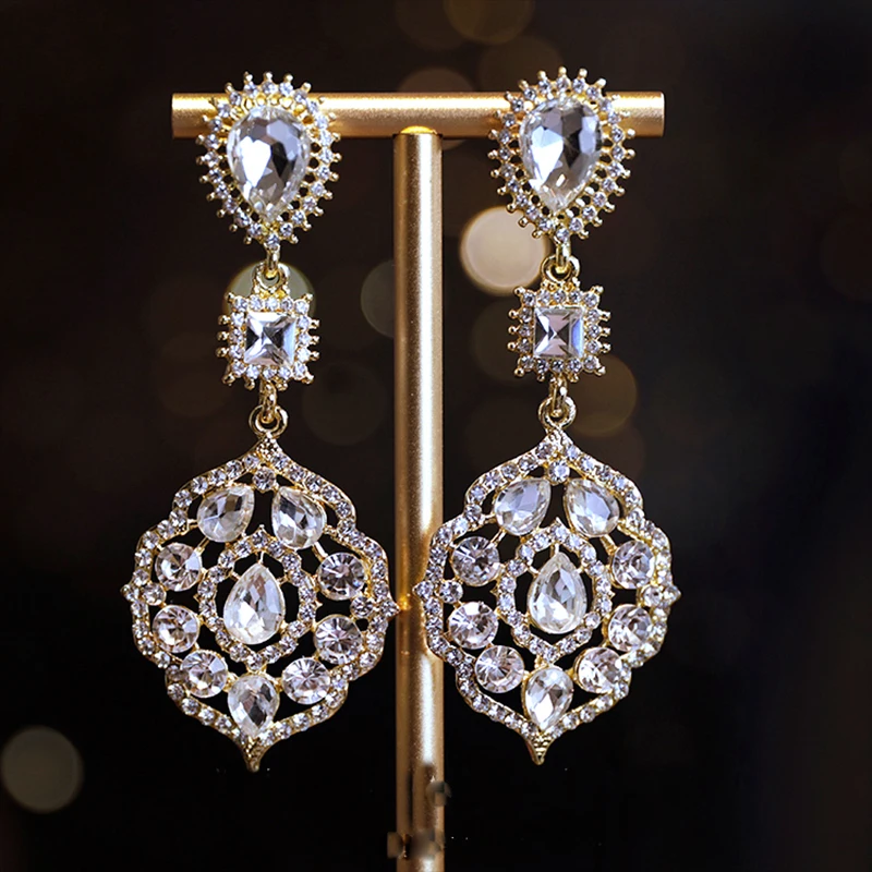 

New European and American Baroque Flash Diamond Earrings Show Slim Bride Earrings Personalized Modeling Accessories for Dinner