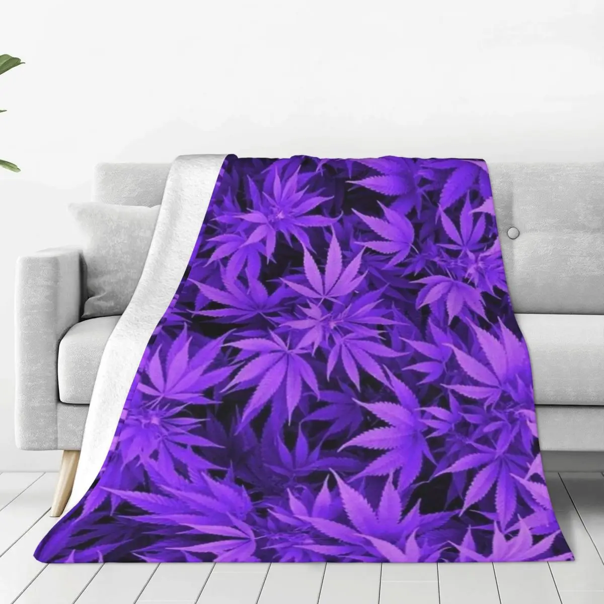 

Weed Leaf Soft Fleece Throw Blanket Warm and Cozy for All Seasons Comfy Microfiber Blanket for Couch Sofa Bed 40"x30"