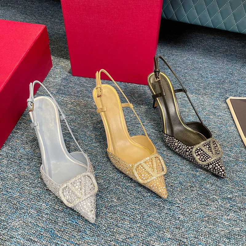 

Женские туфли на высоком каблуке, с острым носком и стразами