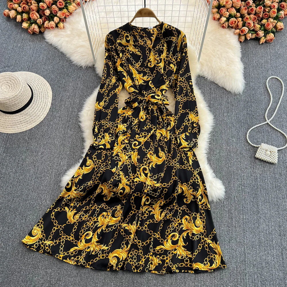 

Весенсветильник длинное платье с высокой талией и V-образным вырезом и длинным рукавом