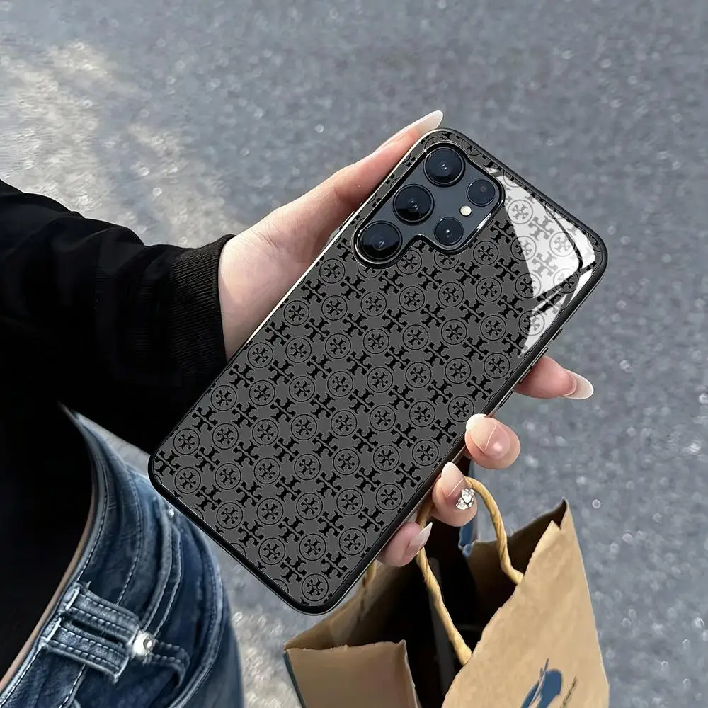Фото Роскошный модный чехол для телефона Tory Burch для Samsung S26 S25 S24 S23 S22 S21 S20 Plus Ultra Fold A, стеклянный магнитный чехол. №2