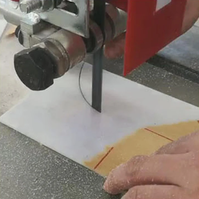 Вертикальная ленточная пила для деревообработки