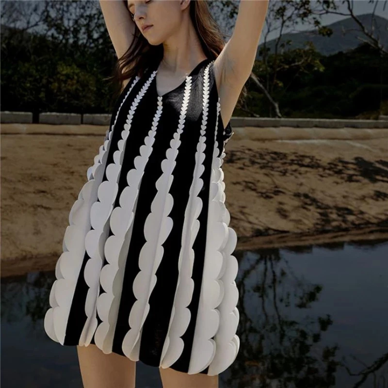 

Summer Runway V-Neck Colorblock Sleeveless Chic Dress Women Fashion High Street Three-Dimensional Petal Decoration Mini Dress