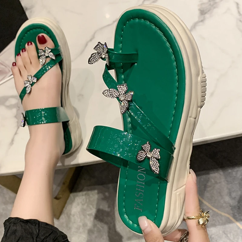 

Women Fashion Crystal Flats Slippers 2022 Summer Designer New Flats Shoes Platform Beach Dress Sandals Flip Flops Slides Women