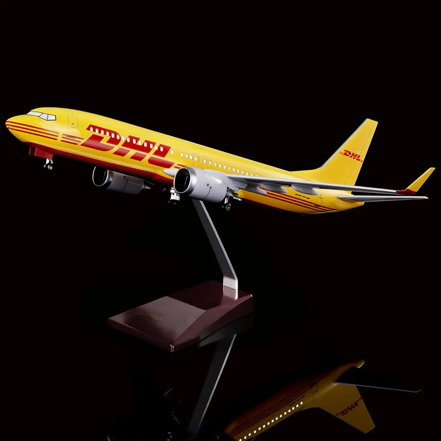Модель самолета DHL B737 47 см 1:85