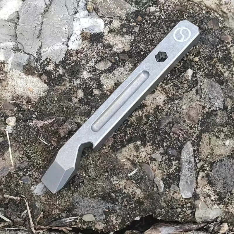 

Многофункциональный лом из титанового сплава TC4 124 мм с задней застежкой, Открыватель синего цвета, охранник, карманный инструмент для повседневного использования, Разрушитель окон