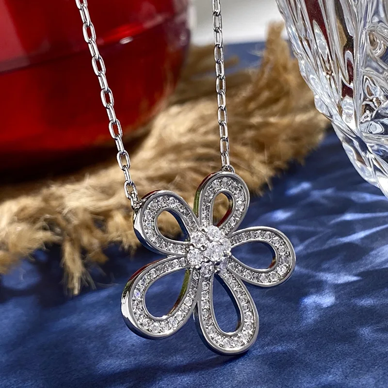 

Fashion necklace retro exquisite personality creative with five petals full of diamonds hollow flowers simple jewelry