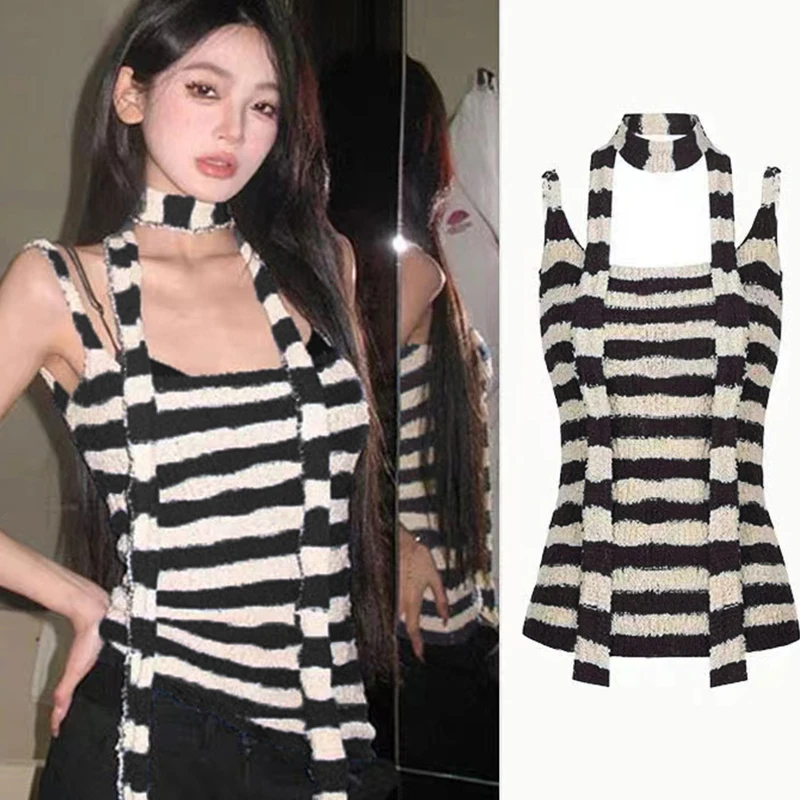 Полосатый вязаный женский топ на бретельках с цветными блоками облегающий