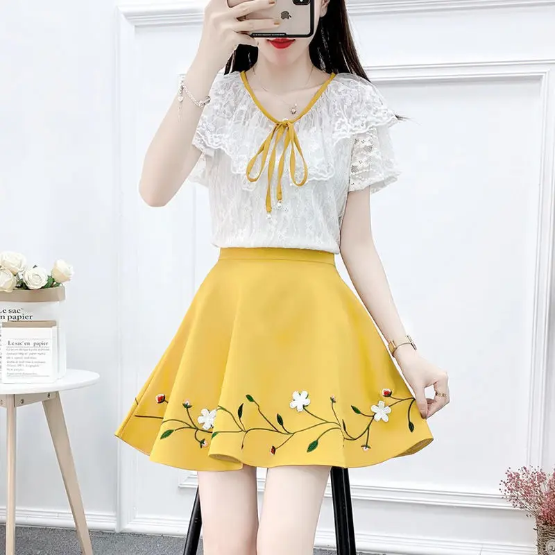 

2022 Summer Women New Two-piece Sets Female Short-sleeved Lace Blouse Tops Ladies Floral Embroidery A-line Skirts Suits R133