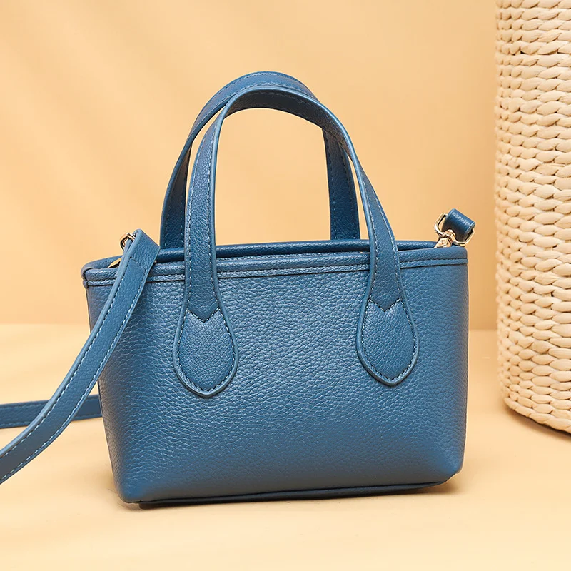 

Derma Women's Shoulder Bag 2023 New Simplicity Handbag Leisure First Layer of Cowhide Small Crossbody Bag for Female