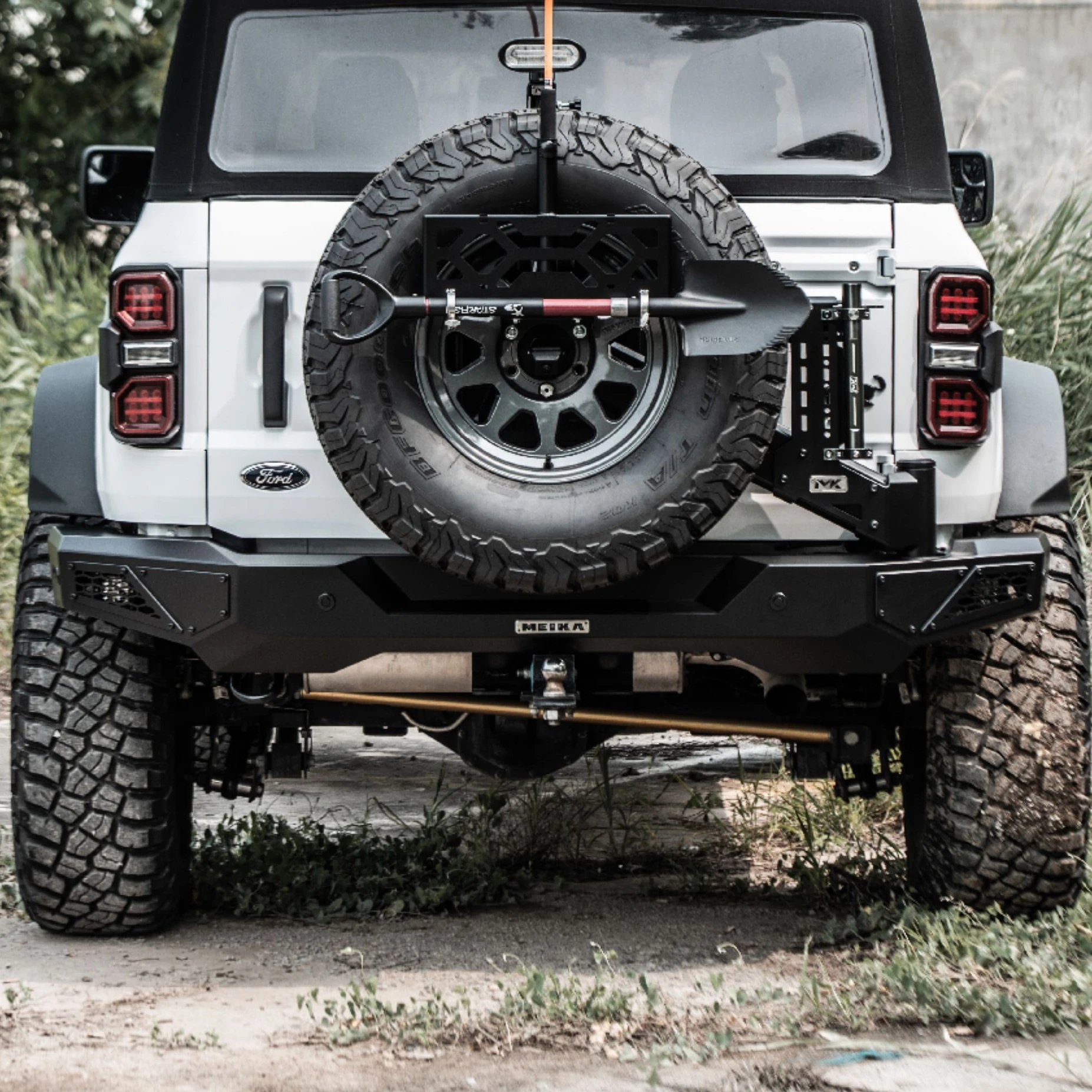 Фото Промышленная автозапчасть Vipera для Ford Martyr Bronco: задний бампер с соединительными элементами №5