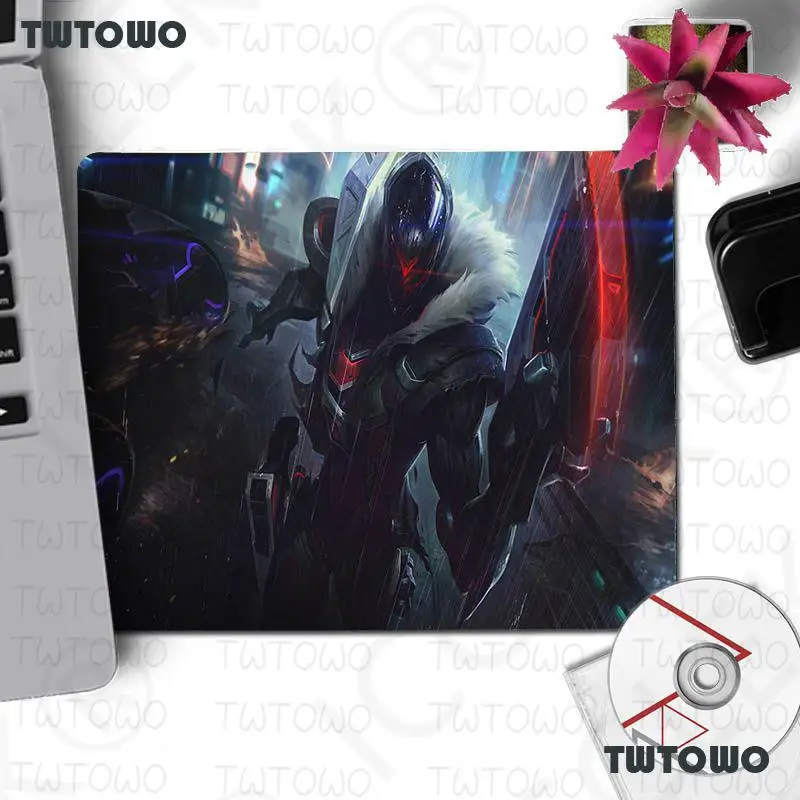 

Beautiful Anime League Of Legend Jhin Small Mouse Pad PC Computer Mat Smooth Writing Pad Desktops Mate Gaming Mouse Pad