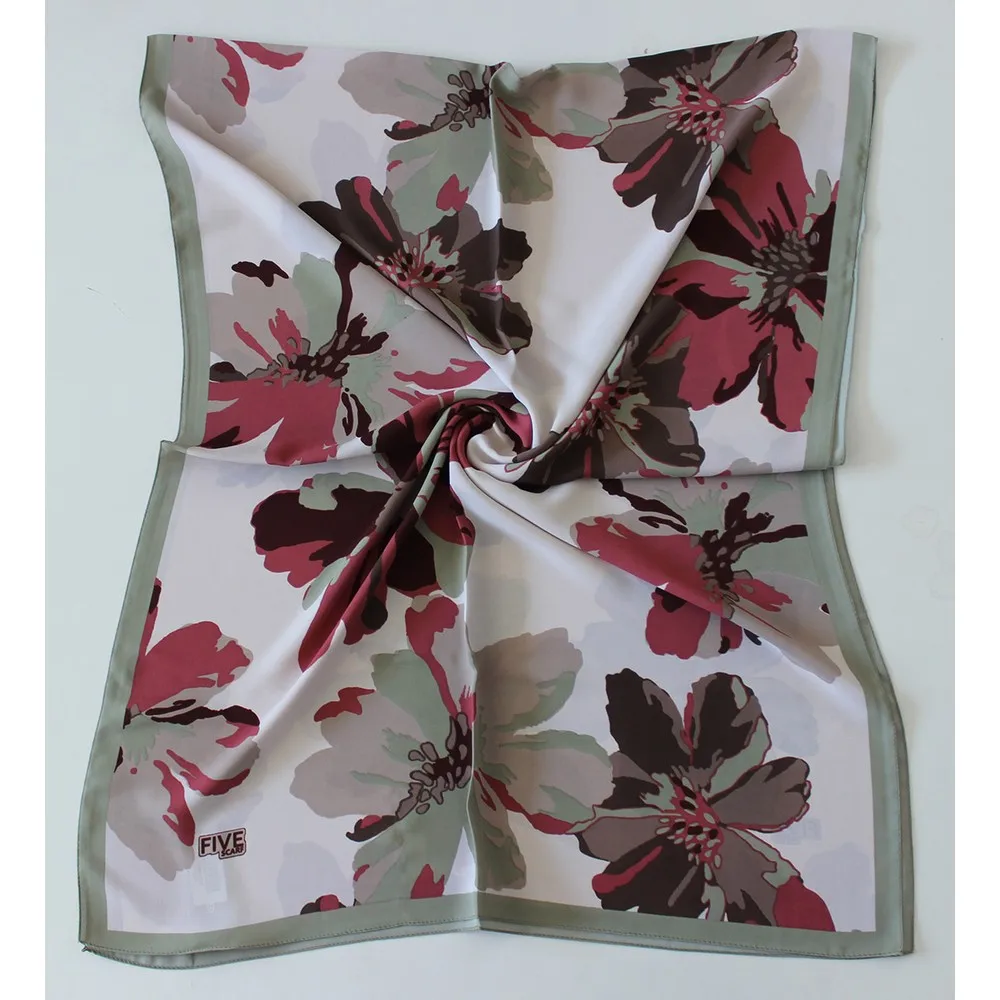 

Крепированная шаль с рисунком Dorlie Azalea