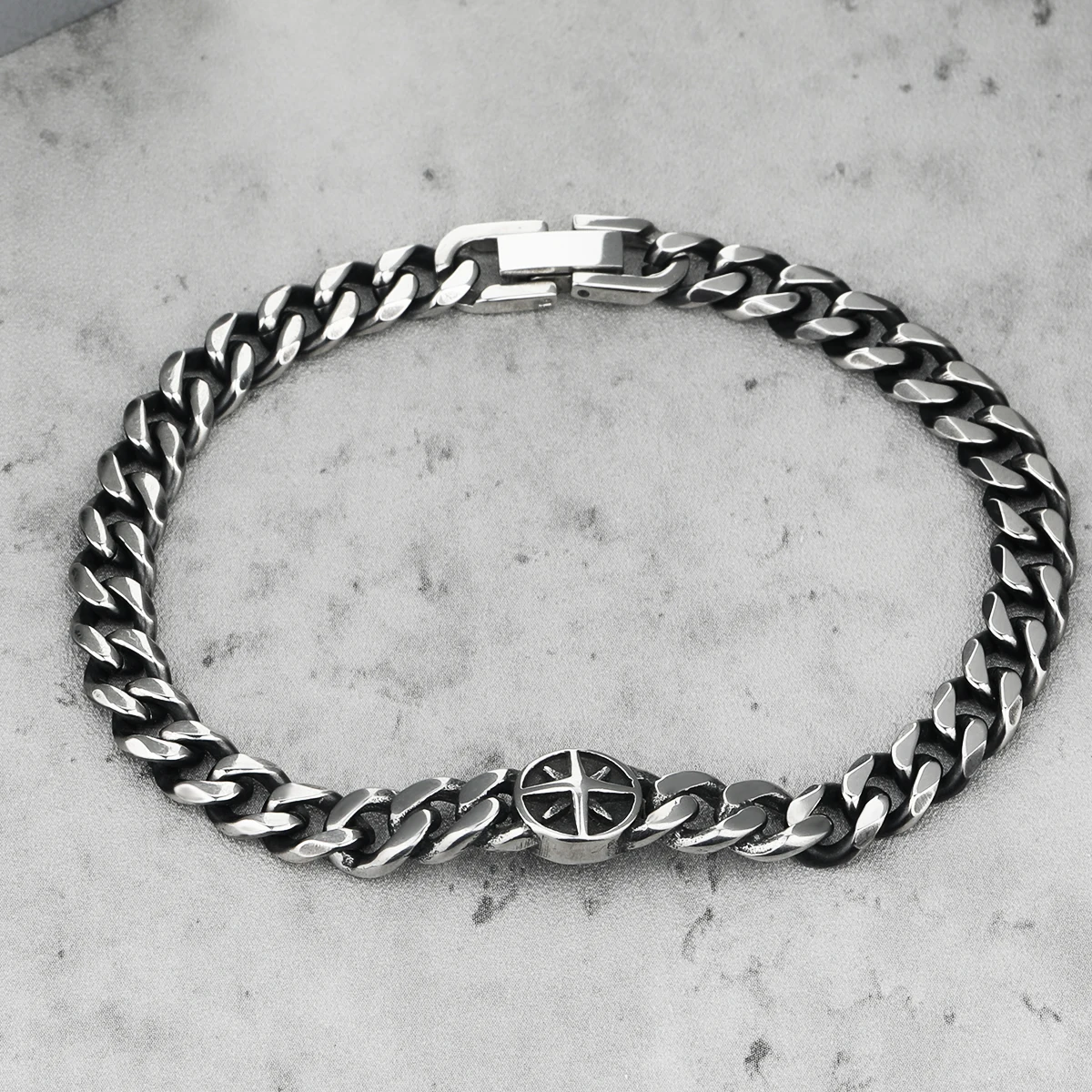 

Men's classic stainless steel bracelet Cuban chain bracelet