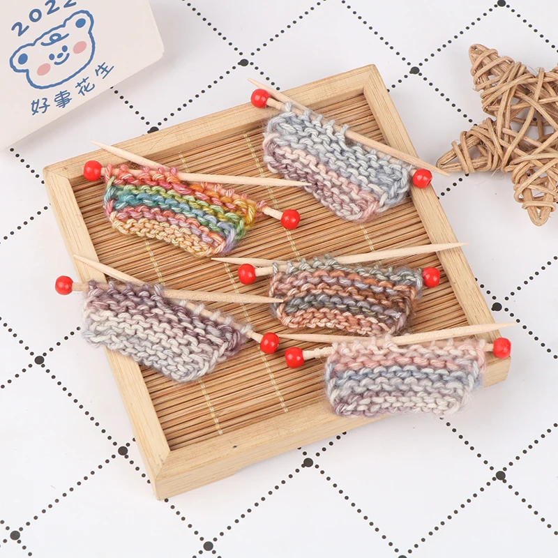 

1/12 Miniature Dollhouse Simulation Thick Knitted Sweater Gradient Color Knitting Wool Model DIY Dollhouse Ornament Accessories