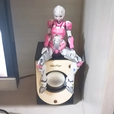 Фигурка Hot Toys Arcee