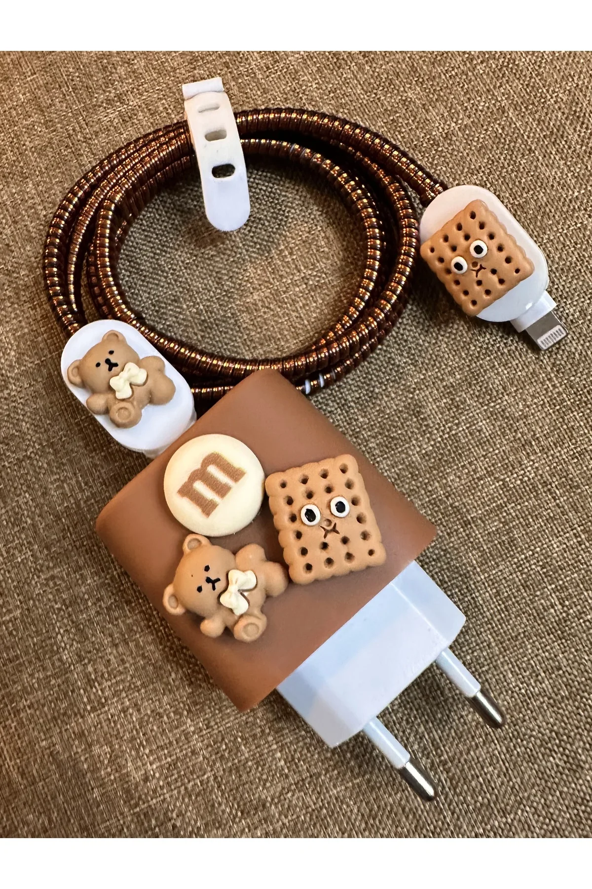 

Phone Case iPhone 18/20 W Charger Compatible 5-Piece Charger Protection Set Teddy Bear Biscuit Model